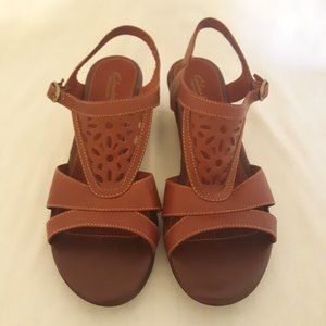 Women's shoes, U.S. 7 1/2 M,